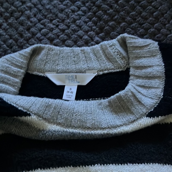 Sweater - Picture 2 of 3